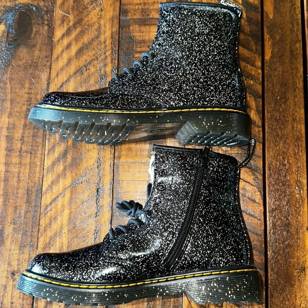 NWT Dr. Martens 1460 GLITTER LACE UP BOOTS COLOR:Black Cosmic Glitter Sz Youth 3